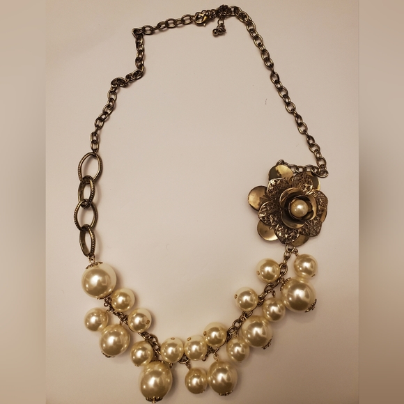 Pearl Flower Necklace - Picture 8 of 8